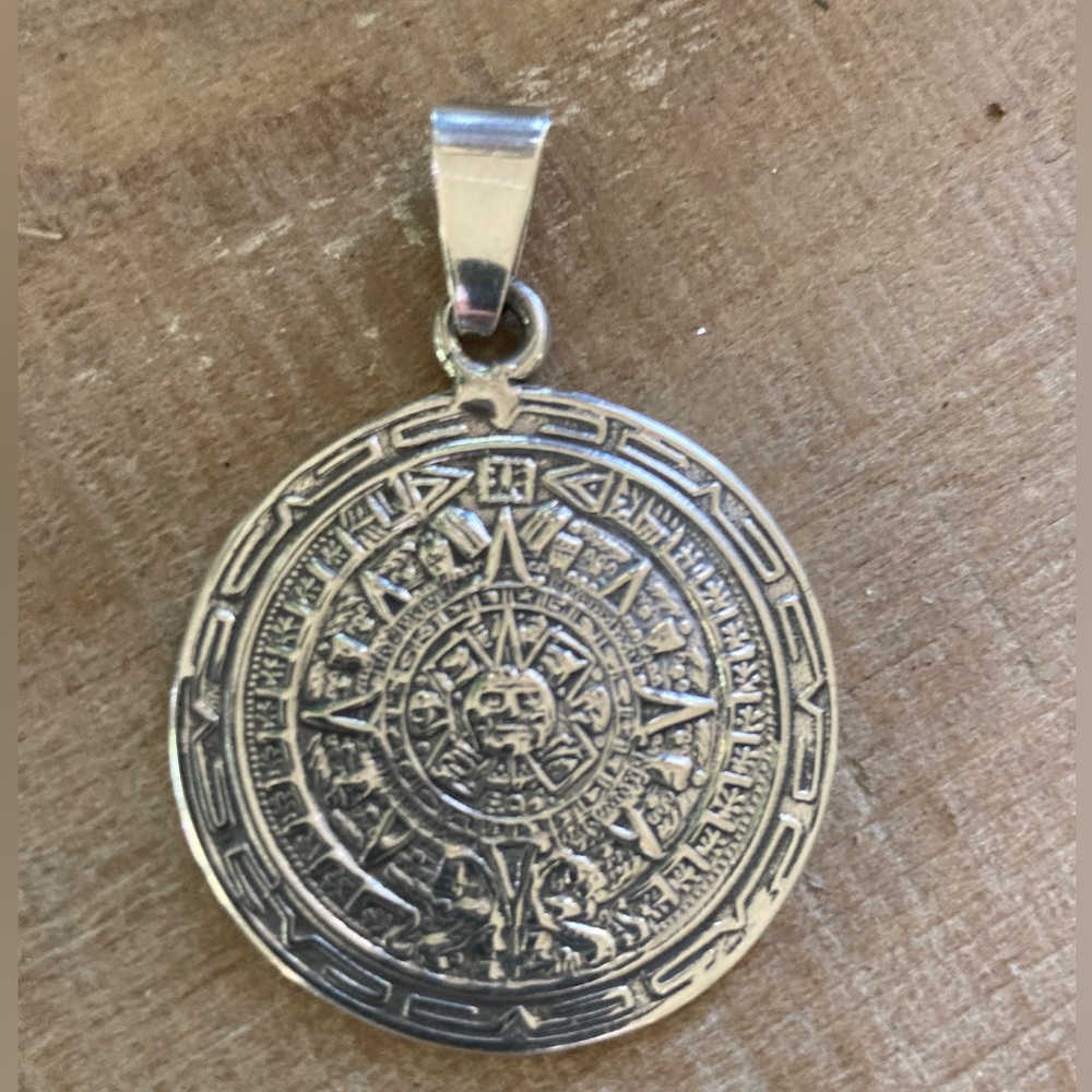Mayan sun pendant 9.25 - Picture 2 of 4